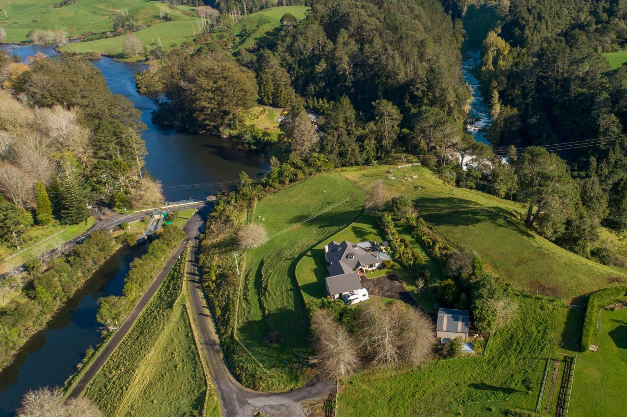 Mclaren Lake View Tauranga Exterior photo
